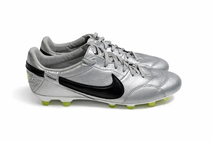 Chuteira Nike Premier III Campo 39