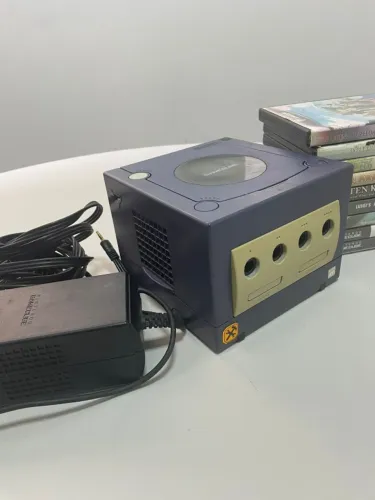 Nintendo Game Cube "COM DEFEITO NO LEITOR"