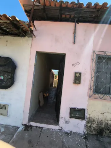 Casa com 4 quartos e quintal espaçoso próximo ao Lindolfo Monteiro