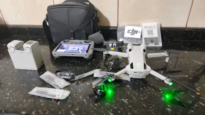Mini 4 pro fly more COMBO+RC2 c/ Tela