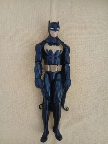 Boneco batman vai como está nas fotos.
