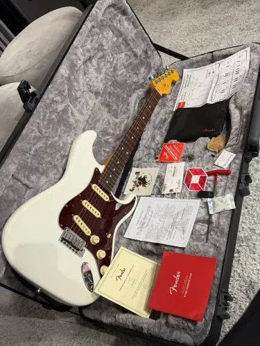Guitarra Fender American Ultra Stratocaster SSS Arctic Pearl - 2022 | IMPECÁVEL