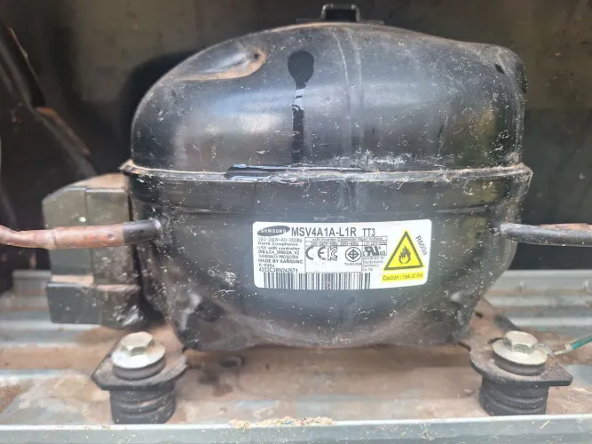 Motor de geladeira Samsung usado