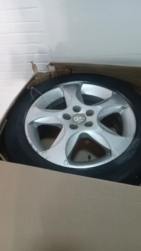 Rodas 5 furos aro 16 com pneus meia vida