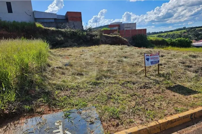 TERRENO NO CENTRO DE PARDINHO
