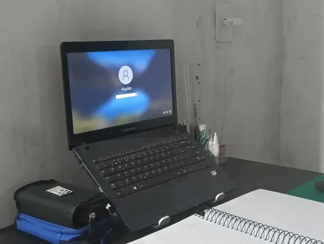 Notebook Samsung AMD-Dual core | 2GB RAM | SSD 128GB -ideal para estudos e tarefas basicas