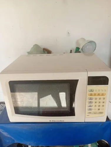 Microondas Eletrolux 20 litros em perfeito estado de funcionamento pra sai logo por 199