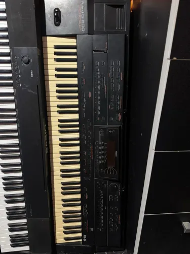 Teclado Roland g800 pra retirar peças