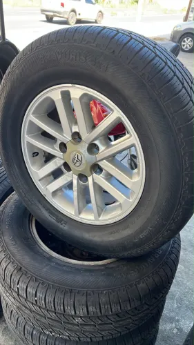 RODAS ARO 17 DA SW4, PNEUS 265/65R17 CONTINENTAL EM ESTADO DE ZERO.