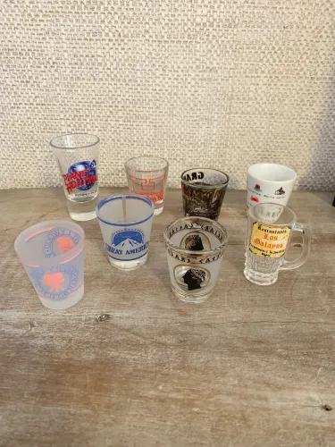 Kit 8 Copinhos de Shot Importados - Coleção Viagens . Nunca Usados