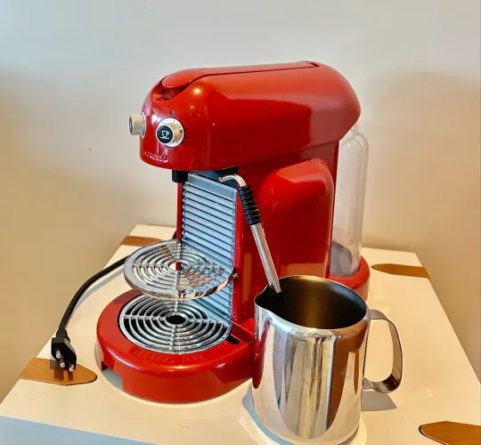Cafeteira com vaporizador Nespresso 110V