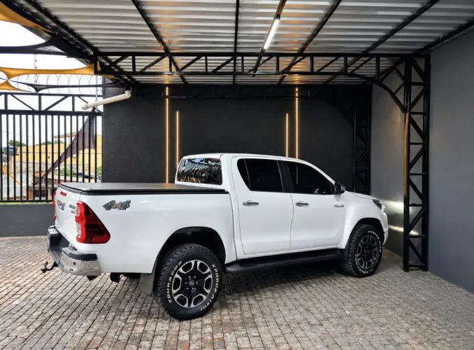Toyota Hilux CD SRX 4X4 2.8 TDI 16V Diesel Aut. 2023