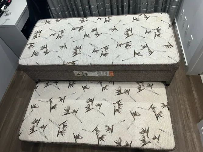 Vendo bi cama box com baú, solteiro, 480.00, aceito cartão