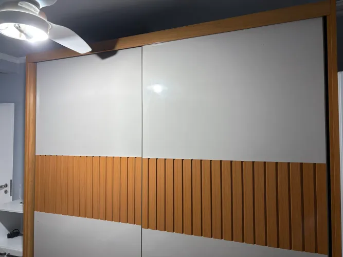 Guarda-Roupa Casal Grande com Portas de Correr - Estado de Novo