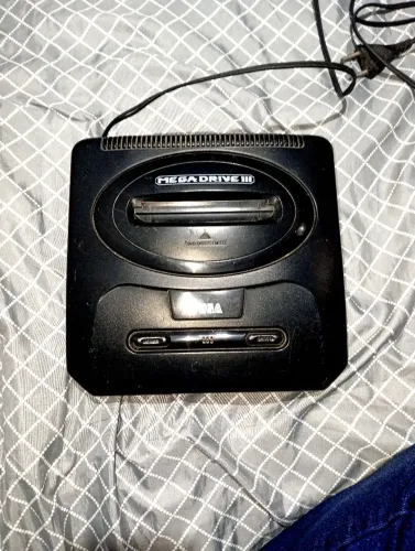 Mega Drive 3 10 jogos na memória.
