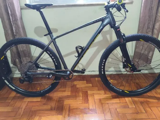Scott Scale 980 - Bike de ponta - Super Conservada - Com upgrade no aro e pedal