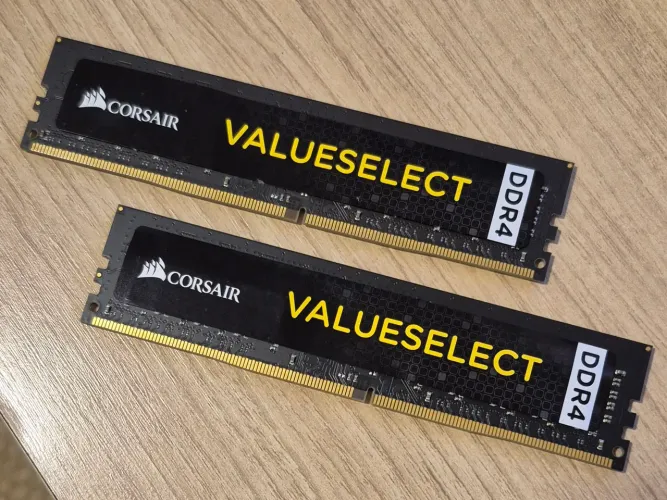 Memória RAM Corsair 2x8GB DDR4 Value Select