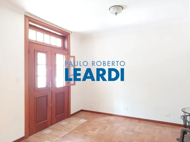 CASA ASSOBRADADA - VILA MADALENA - SP