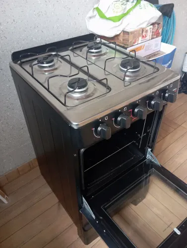 Vende-se fogão 4 bocas simples,2 messes de uso
