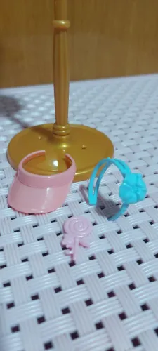Viseira, tiara e pirulito da boneca barbie 