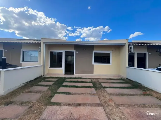 Casa 2/4 em condomínio