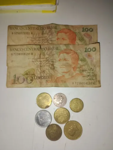 Cédulas e moedas para vender pra colecionador