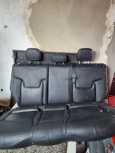 Vendo bancos de couro Renegade