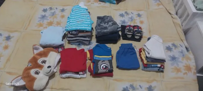 Roupinhas de bebê menino..troco por pacote de fralda P