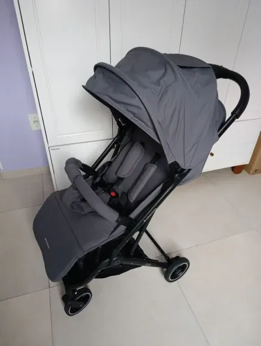 Vendo carrinho de passeio bebê marca Kikaboo
