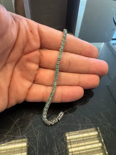Pulseira de ouro branco com esmeraldas 