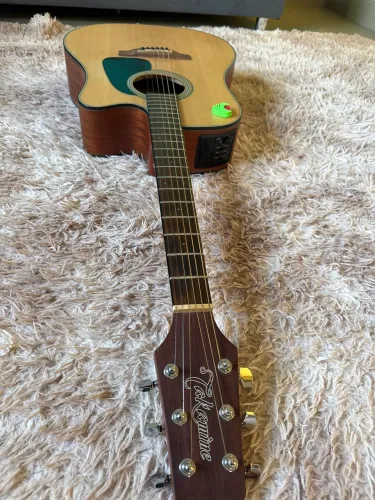 Vendo violão takamine  1,800