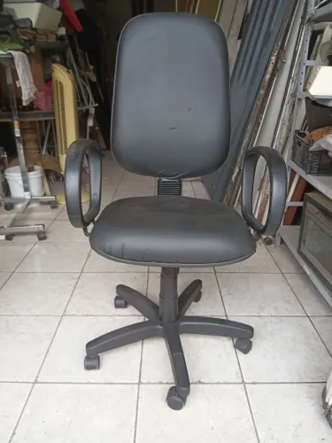 Cadeira de escritório com encosto elevado
