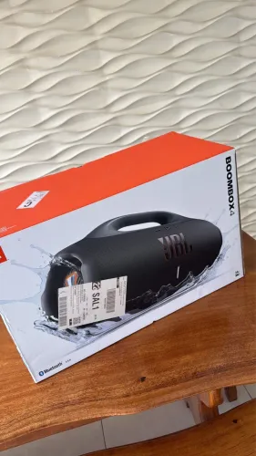 JBL Bombox 4 .  Lacrada . 
