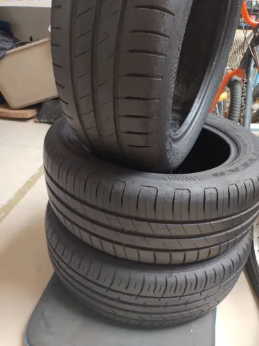 2 PNEU 195/55/15 GOODYEAR, 1 PNEU 195/60/15 DUNLOP 