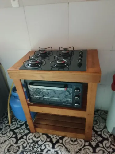 Fogão com mesa completo .