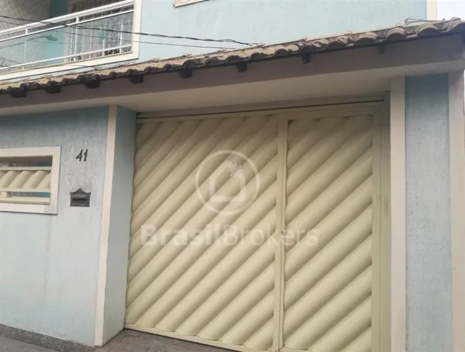 Casa de Condomínio com 4 Quartos e 3 banheiros à Venda, 210 m²