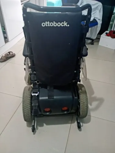 Cadeira de rodas motorizada 