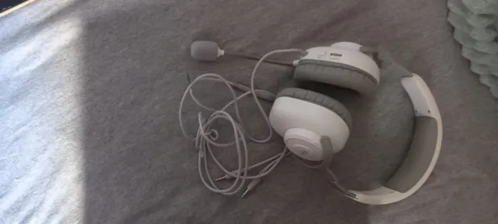 fone de ouvido com microfone e fio