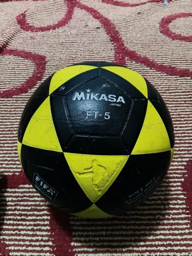 BOLA DE FUTVOLEI MIKASA ORIGINAL, seminova