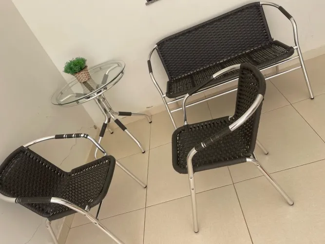 Conjunto mesa com cadeiras em alumínio