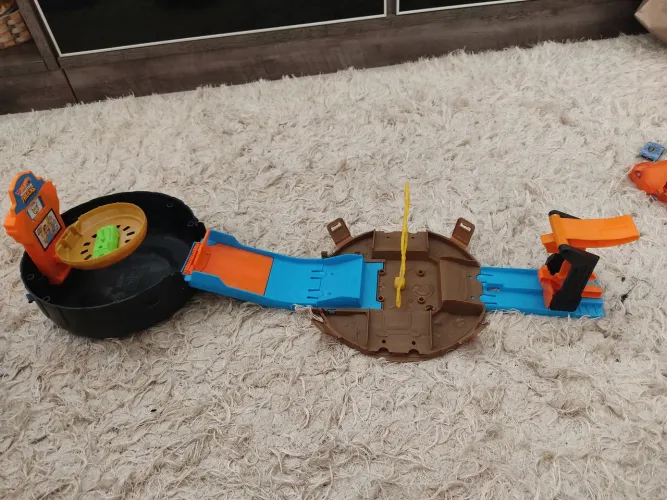 Pista Hotwheels monster truck 