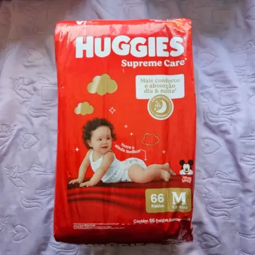 Fralda Huggies - Supreme Care - Tamanho M - 5,5 a 9,5 kg - 66 unidades