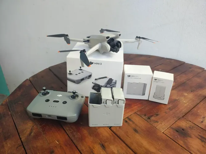 DJI de 3 + 2 baterias + hub (nacional homologado Anatel)
