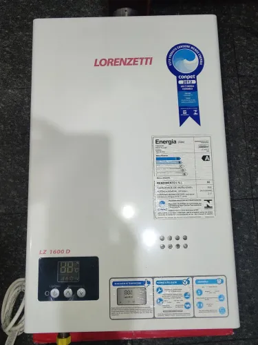 Aquecedor Lorenzetti a gás funcionando tem que fazer reparo ele goteja água bein pouco