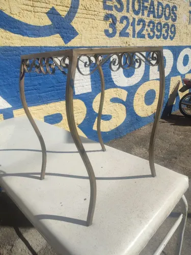 Mesinha metal aparador