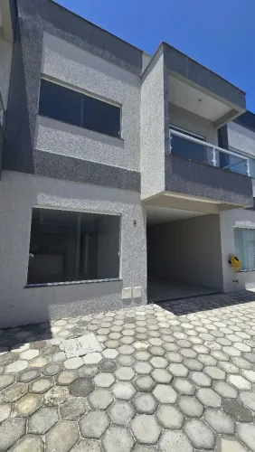 Casa a venda em lauro de freitas ,condomínio 