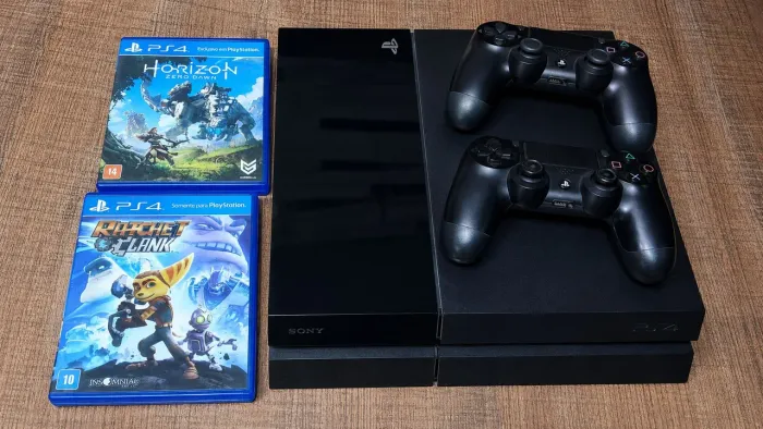 PlayStation 4 500 GB + 2 Controles + 2 Jogos Originais