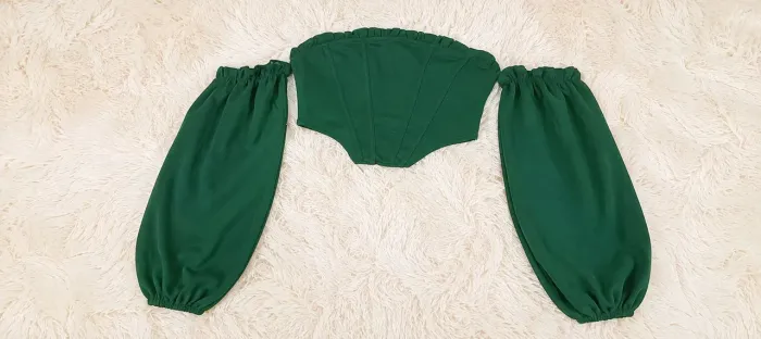 Cropped Verde com Manga Bufante e Detalhe Corset