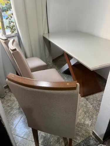 Mesa com 6 cadeiras
