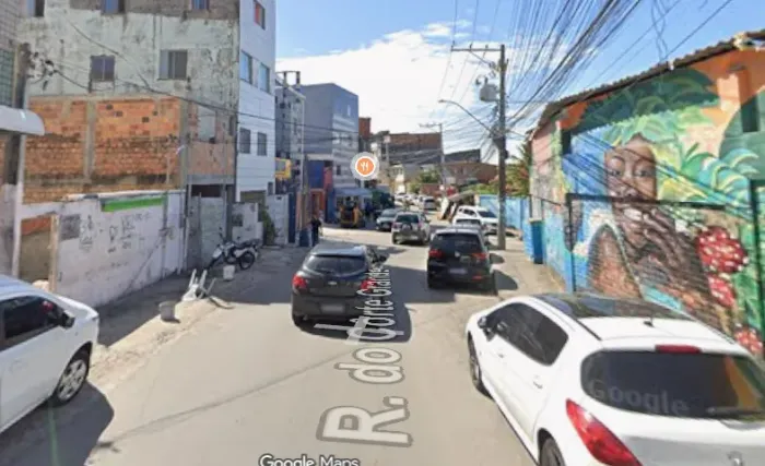 OPORTUNIDADE EM SALVADOR: Vendo 3 Casas (Frente de Rua) - Ideal para Investimento!